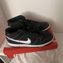 Nike Dunk Mid (10.5)