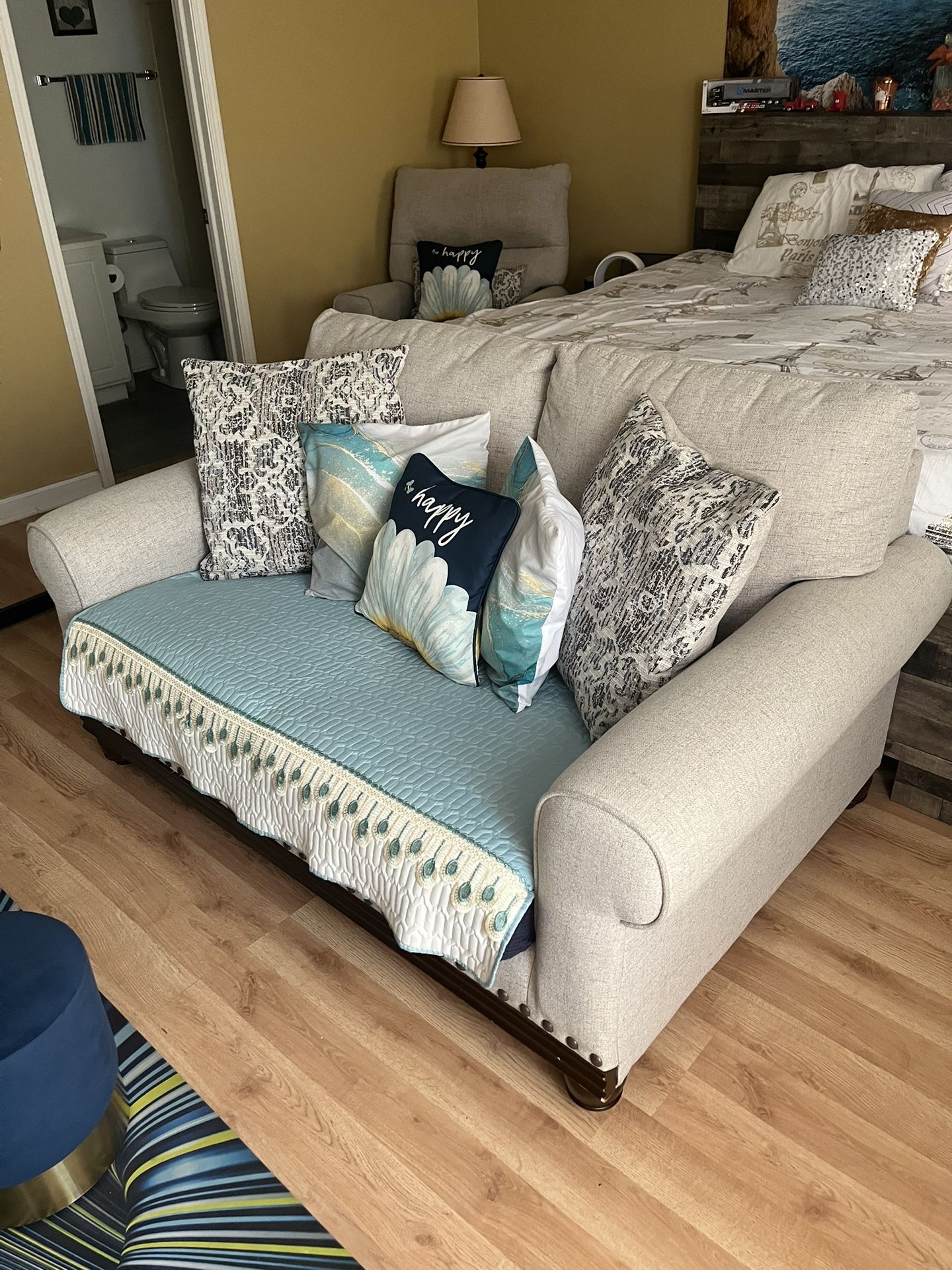 Sofá And Recliner