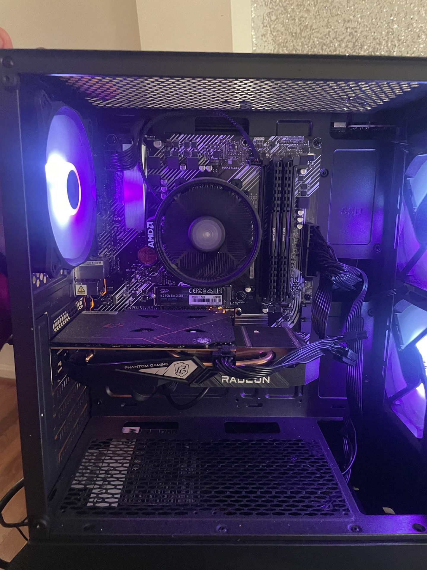Gaming Pc-monitor-keyboard-mouse/mousepad