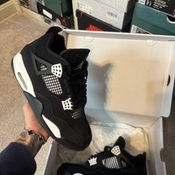 Air Jordan 4 Retro ‘White Thunder’