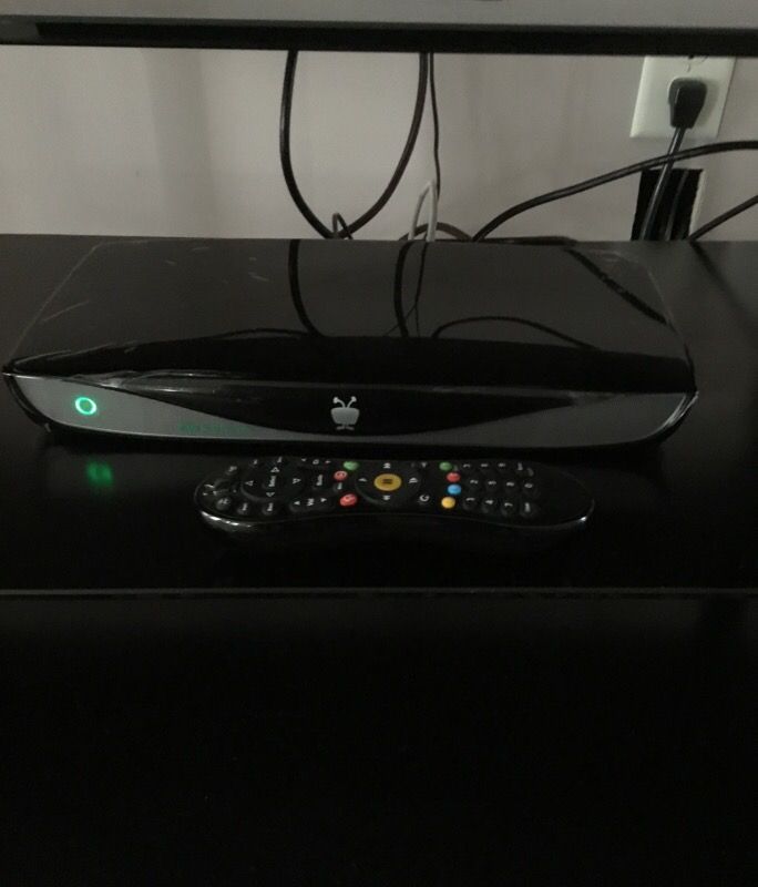 TiVo Roamio OTA 1 TB DVR Model TCD846000 & GE HD Stealth 34140 Antenna