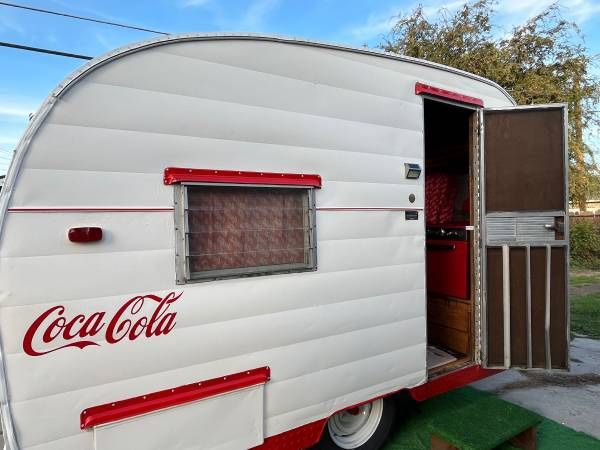 1966 SHASTA CAMPING TRAVEL TRAILER 12-FOOT LONG