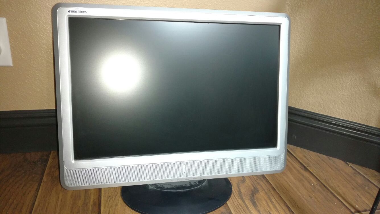 eMachines 22" Monitor w/ built in speakers