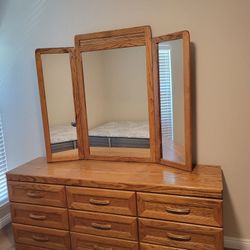 Dresser With Mirror 