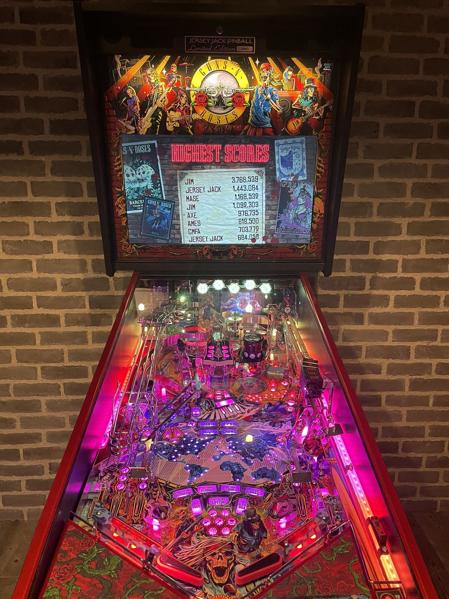 Guns N’ Roses LE Pinball Machine