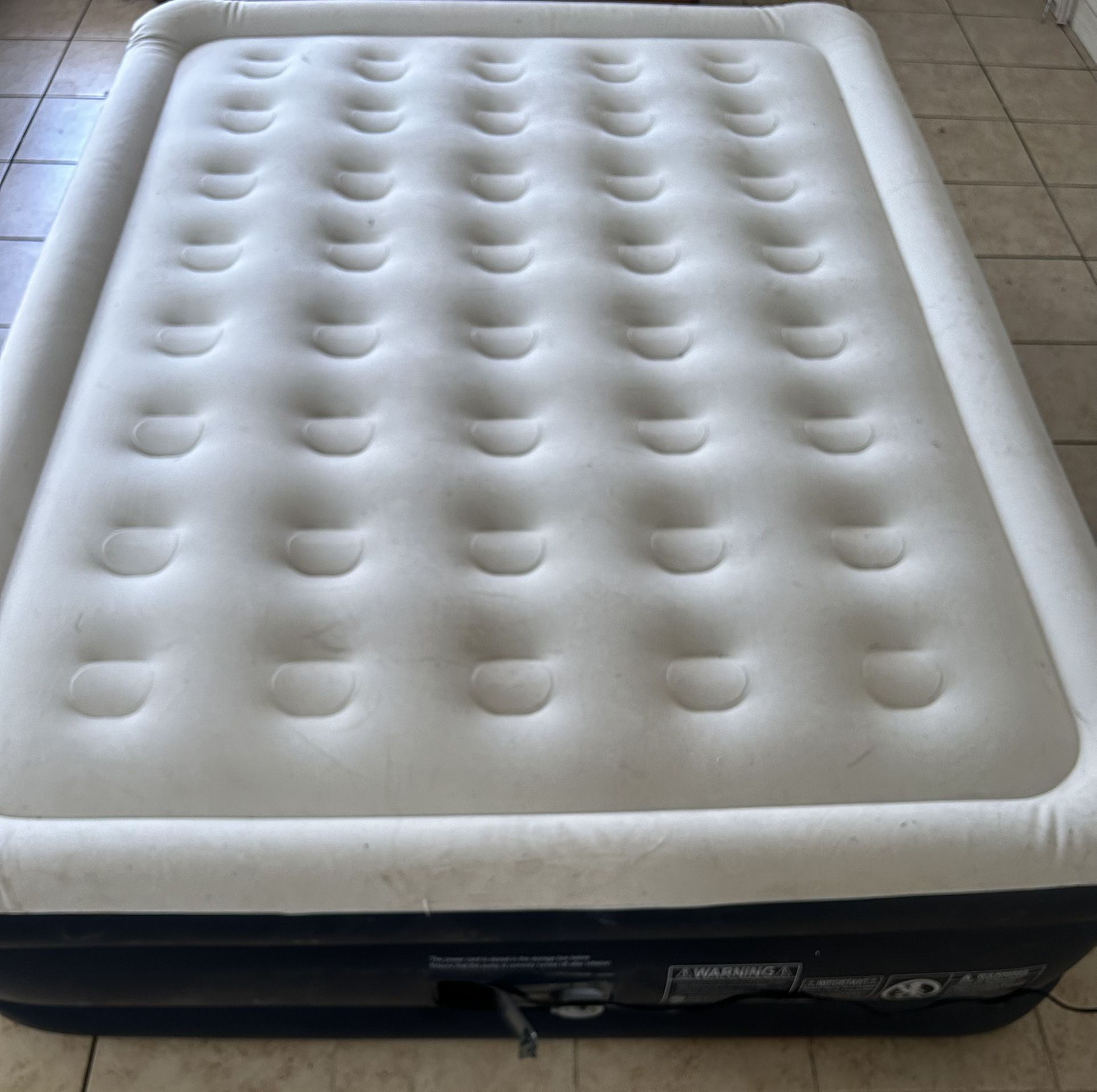 Inflatable Bed with built In pump