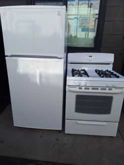 COMBO SET..KENMORE (FRIDGE/STOVE)