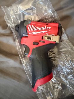Milwaukee m12 impact driver