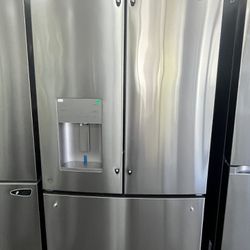 GE French Door Refrigerator With Water/ Ice Dispenser 