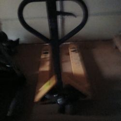 Pallet  Jack  Works  Great No Problems 
