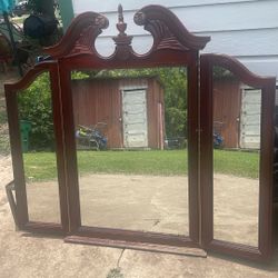 Tri-Fold Dresser Mirror 