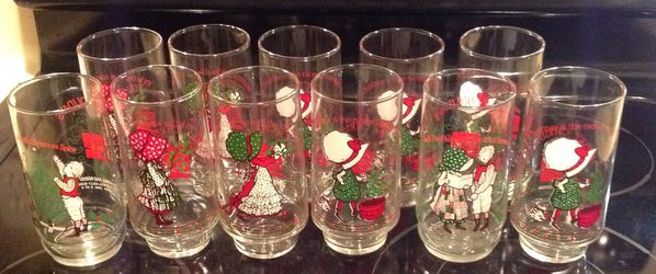 Vintage Holly Hobbie Christmas glasses various scenes - 11