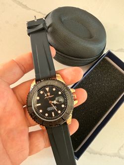 Poedagar Diver-Style Watch Black and Gold