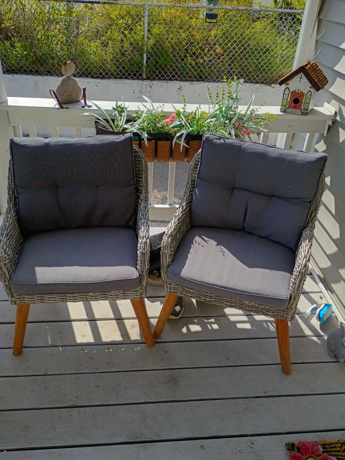 2 outdoor chairs, weather resistant