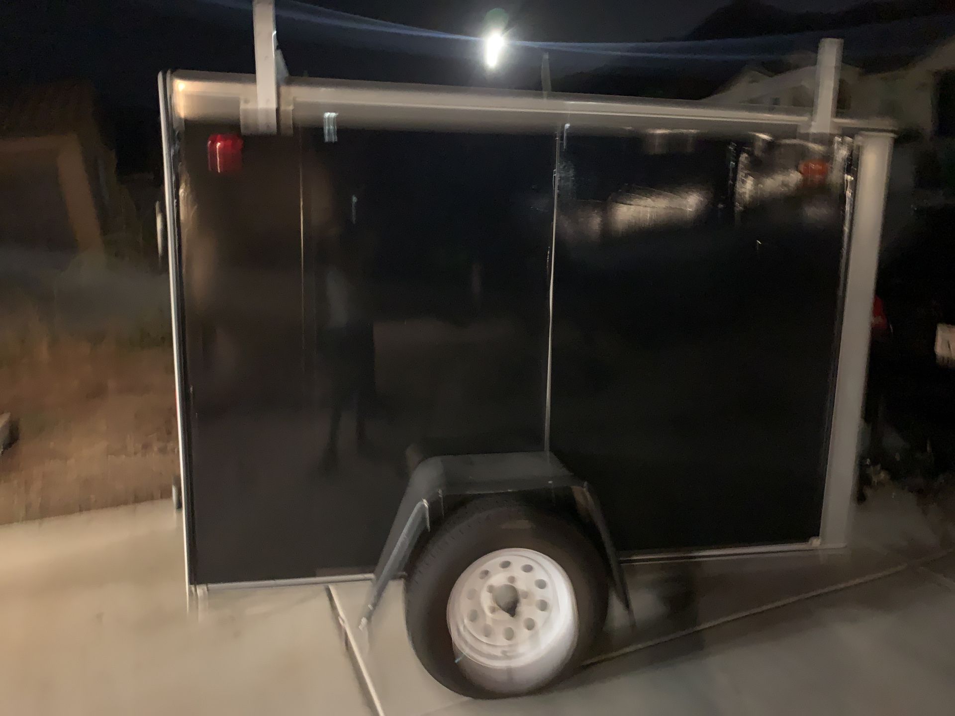 Enclosed trailer 5x8 and 5ft height inside