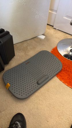 Footboard for standing desk
