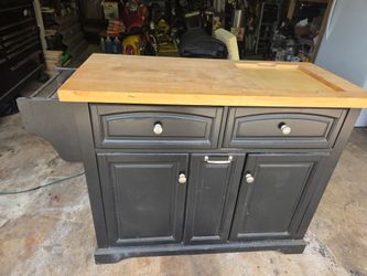 Cabinet with wheels