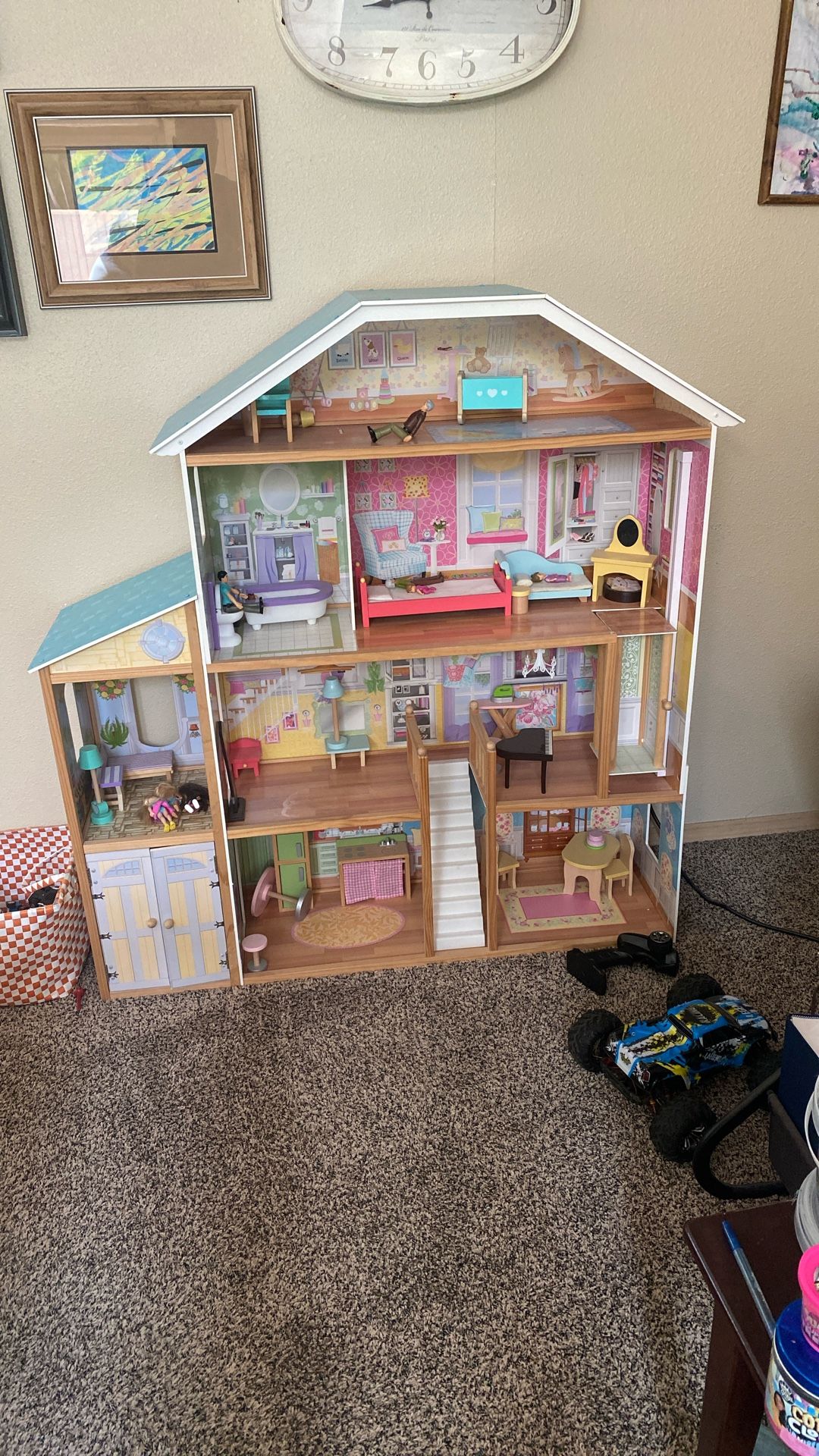 Nice Doll House!🏡