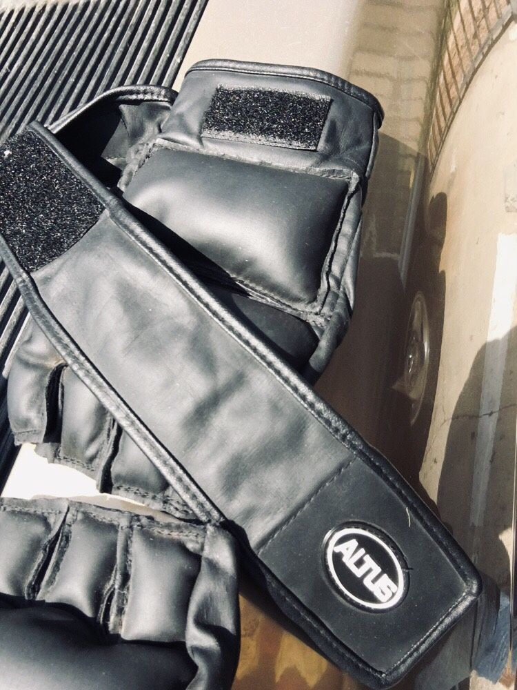 ALTUS Weight Gloves New ufc