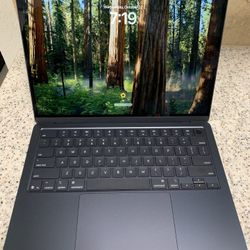 Apple 2025 MacBook Air 13-inch Laptop with M4 chip: Built for Apple Intelligence, 13.6-inch Liquid Retina Display, 16GB Unified Memory, 256GB SSD Stor