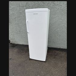 11 Cubics Standing Upright Freezer Great For Garage (free local delivery)