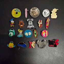 20 Disney trading pins lot set.Tradeable at all disney parks.