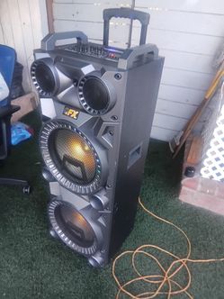 Bosina grande marca  QFX muy buen sonido Bluetooth con 2 micrófonos lista para el pary del jefe trabaja al 💯$160 obo