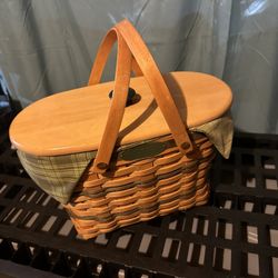 Longaberger (1997) Fellowship Basket with Liner