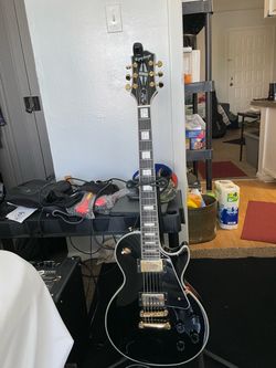Epiphone Les Paul Custom Electric Guitar/hard case and practice amp included