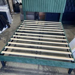 NEW - Queen Size Bed Frame - Upholstered Platform Bed with Adjustable Headboard