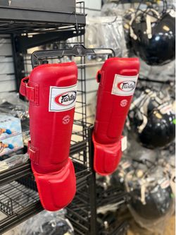 Fairtex SP3 Pro Style Muay Thai Shin Guards (size medium)