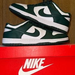 Nike Dunk Low “Michigan State” 
