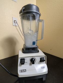 Vitamix 5200 Professional Blender - Runs Strong with stick- Tested