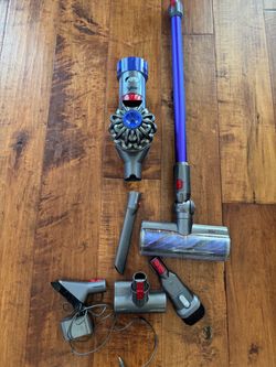 Dyson v8 vacuum cleaner