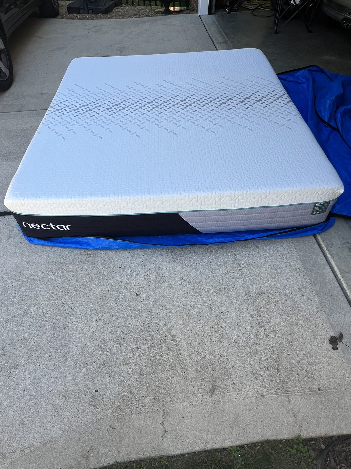 Nectar Premier Hybrid, King Mattress, Like New