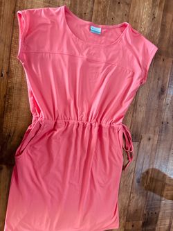 Columbia woman’s dress