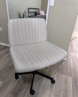Cross cross chair