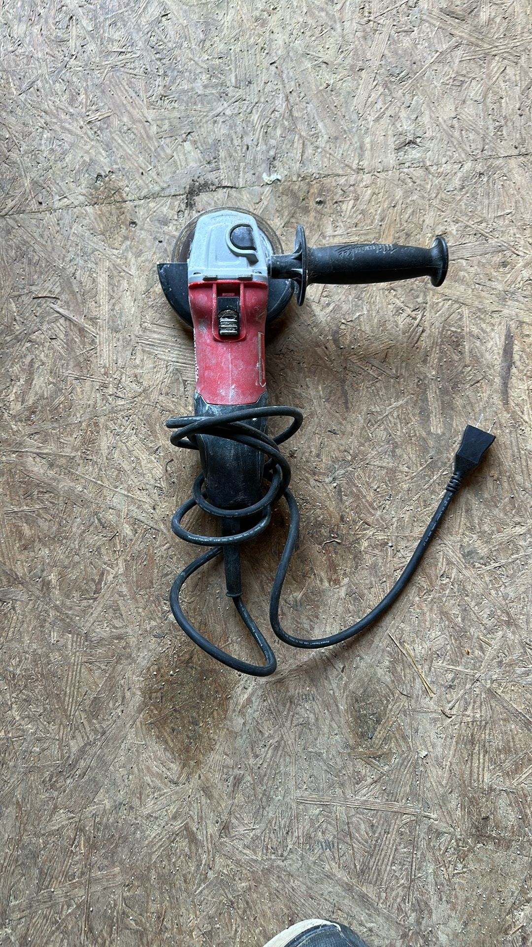 MILWAUKEE. GRINDER 4-1/2” (115mm)