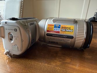 Sony Cyber-shot DSC-F505V Digital Camera + Battery & Charger