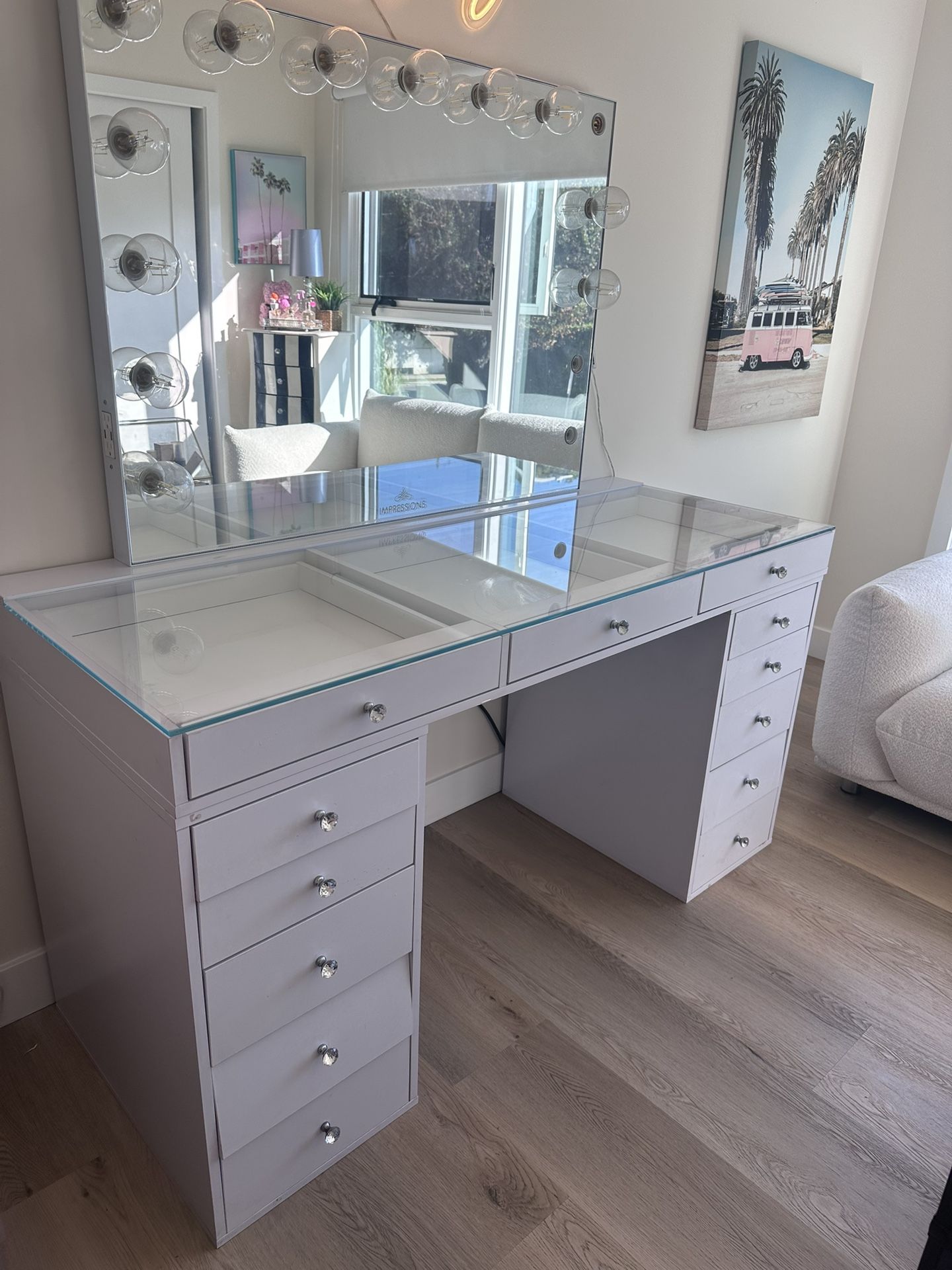 Vanity table with mirror