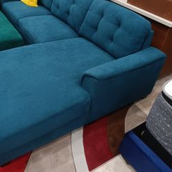 *Fall Sale Event*---Biscayne Vibrant Blue Fabric Sectional Sofa W/Ottoman---Delivery And Easy Financing Available 👍 