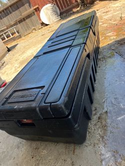 Truck tools box
