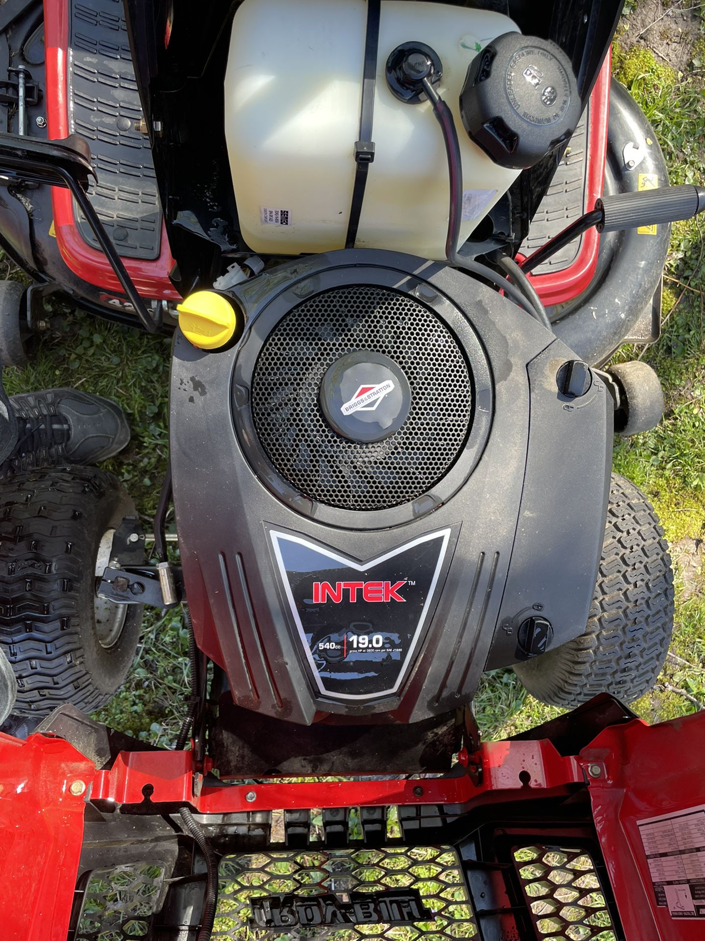 Troy Bilt Bronco Automatic Riding 42” Riding Mower / Tractor
