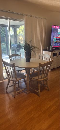 Table 4 chairs