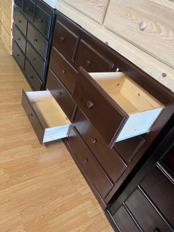 Nine drawers dresser
