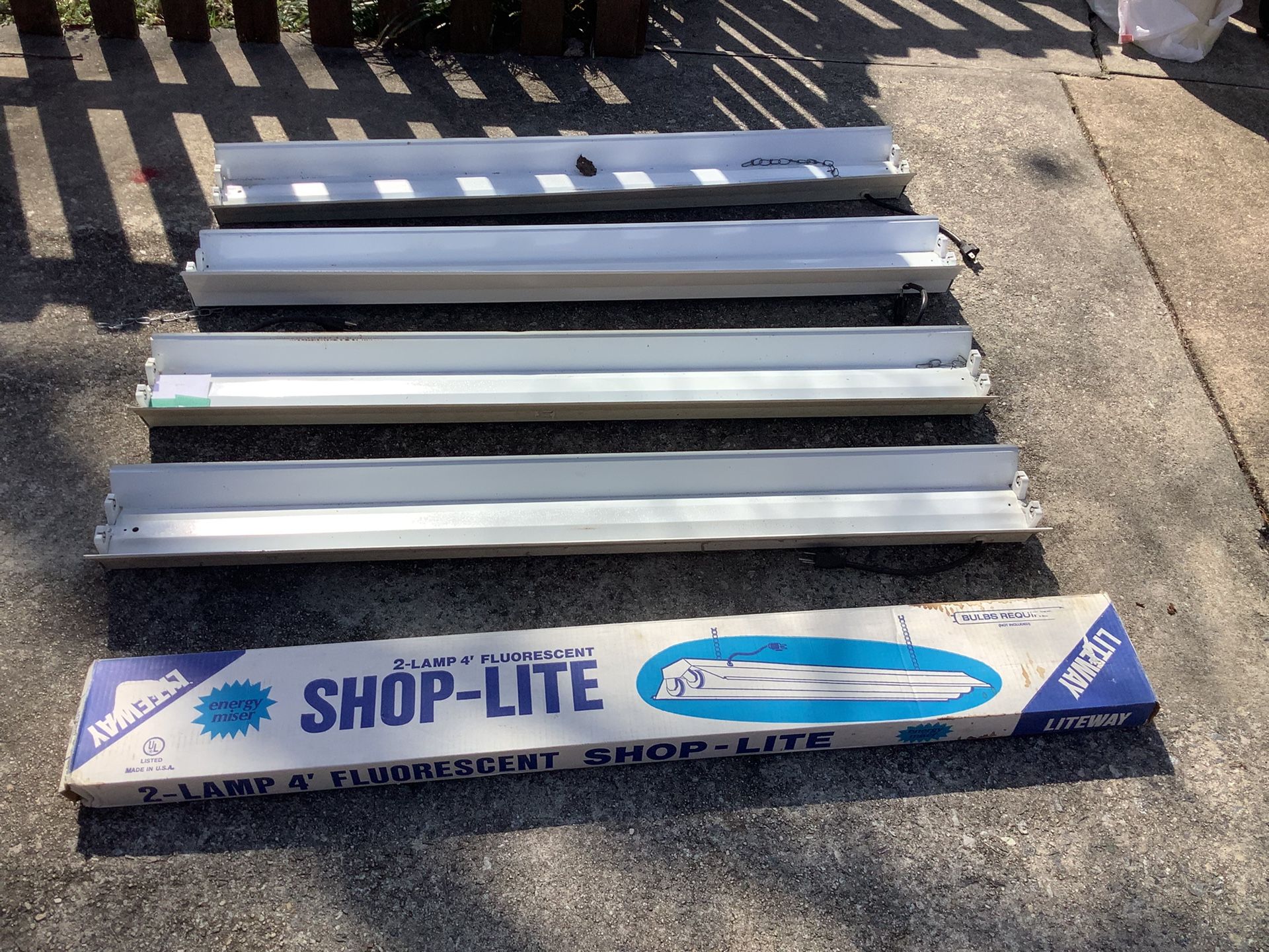 Lot Of 5 Shop Lights Take T 8 Bulbs