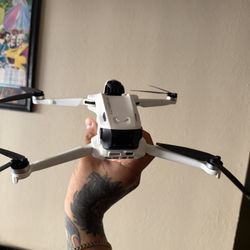 Selling This Drone , Like Brand New , But I Don’t Have The Remote 