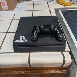 PS4 & CONTROLLER