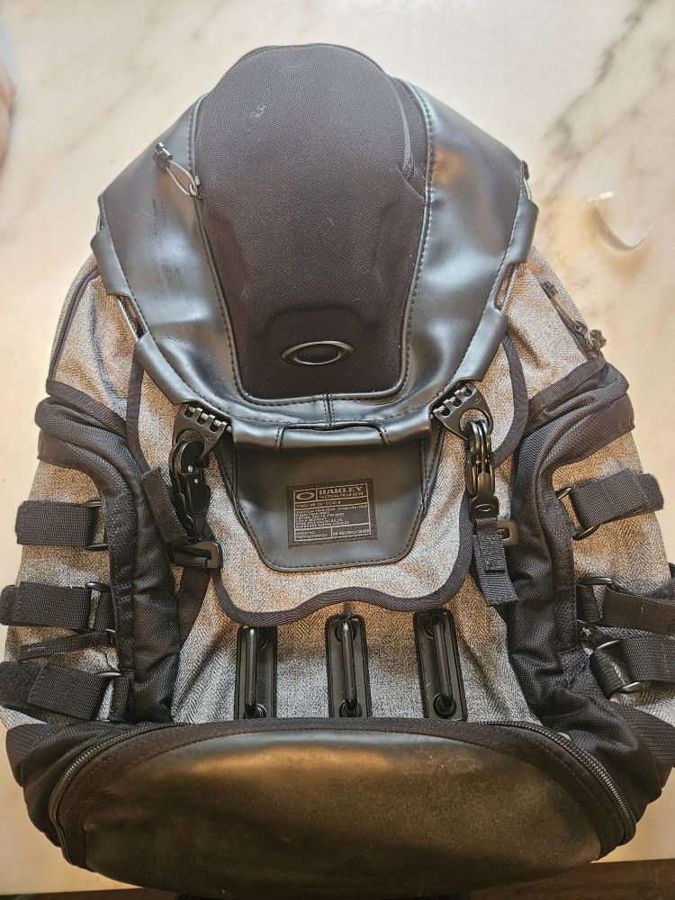 Oakley Kitchen Sink 34 Liter Outdoor Backpack Sports Truck Bag Survival