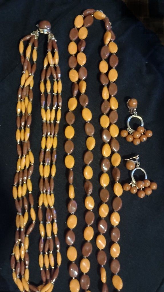 VINTAGE 1970's NECKLACES & EARRING SET